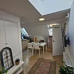 West Kensington Bright Flat
