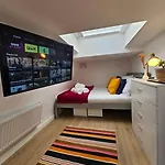 West Kensington Bright Flat