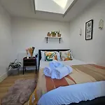 West Kensington Bright Flat