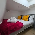 West Kensington Bright Flat
