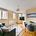 Amazing Apartment In Canada Water - Free Parking