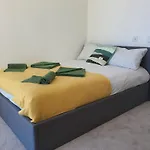 Cozy Room With Private Bathroom In Luxurious Flat
