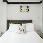 Stylish & Peaceful Covent Garden Apartment
