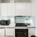 Stylish & Peaceful Covent Garden Apartment
