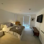 Lovely 2 Bedroom Apartment London