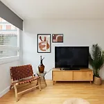 The Kennington Park Crib - Lovely 2Bdr Flat With Garden