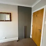 Private Riverside Bedroom In Limehouse, Central London