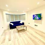 Comfortable One Bedroom Flat With Car Park In London