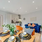 Bright And Relaxing One Bedroom Flat