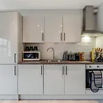 Bright And Relaxing One Bedroom Flat