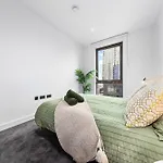 Central London New 2 Bedroom Flat Riverview Balcony