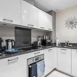 Londwell, Chelsea Living, Central Flat With Balcony