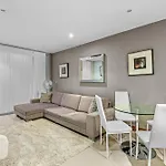 Londwell, Chelsea Living, Central Flat With Balcony
