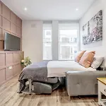 Bright & Modern 2-Bed Notting Hill Apartment