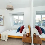 Spacious 4Br 3-Storey Townhouse In Lively Deptford