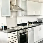 Central London Skyline View Highest Floor Service Apartment