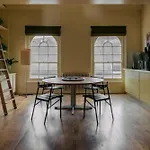 Stylish 1 bedroom in Covent Garden with terrace