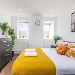 Modern London Home - 2 Bedrooms 2 Bath - Battersea, Vauxhall & Nine Elms Station