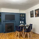 Elegant 2 Bedroom Flat In Chiswick Near Tube Stations