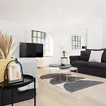 Trafalgar Sq 1 Bedr, 3 Beds Sleeps 6