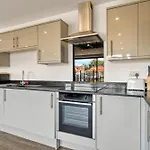 Modern Penthouse In Wembley