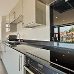 Modern Penthouse In Wembley