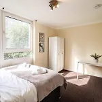 Cosy Property Right By Warren Street Station! Free Wifi!