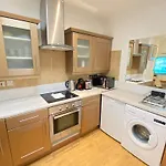 Lovely 2-Bed Flat In London