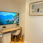 Lovely 2-Bed Flat In London