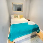 Lovely 2-Bed Flat In London