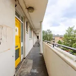 Cosy 3 Bed Flat Ideal For Trips To London