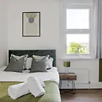 Parea Living - Hackney, 4-Bedroom Victorian House W Big Garden