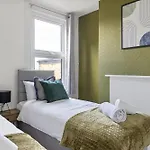 Parea Living - Hackney, 4-Bedroom Victorian House W Big Garden