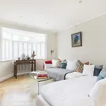 Whoops-A-Daisy 3 Bedroom In Notting Hill