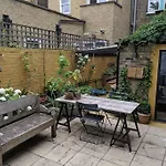 Stylish 1 Bed With Large Plant Filled Garden