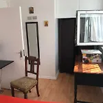 Bright & Spacious Apartment In Battersea, London