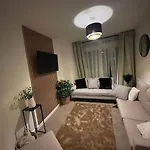 Elegant Cosy Home In Wembley 8 Max + Driveway