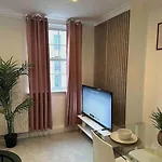 Entire Flat In Kensington