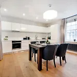 Luxury! 2 Bedroom/ 2 Bath/ Covent Garden