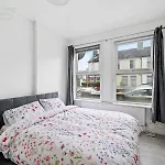 Cosy Tottenham Apartment Sleeps 4