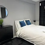 Stylish Entire 2Bed Apartment