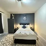 Park Lane Beautiful Apartment