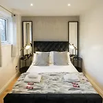 Charming 2-Bed House In Central