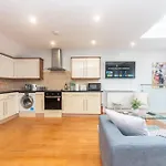 St John\'S Hill Duplex
