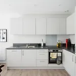 Lovely 1-Bed Apartment In London