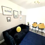 Modern 2 Bed Close To Mall With Parking & Garden
