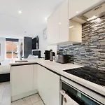 Stylish New Covent Garden Soho Studio Suite Apart