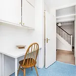 Pass The Keys - Beautiful Flat With Balcony In Swiss Cottage, London