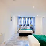 2 Bedrooms -Parking-Very Spacious-Wifi