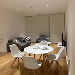 Simply Lux Apartment